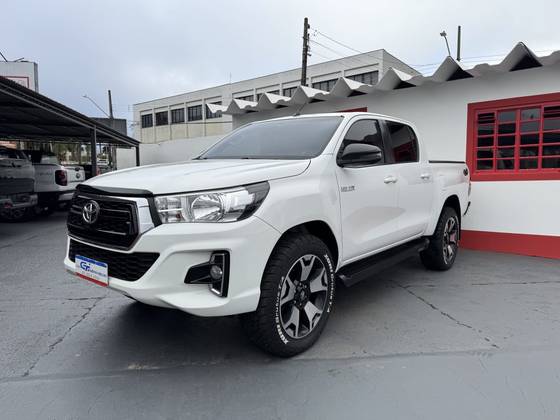 TOYOTA HILUX 2.8 SR 4X4 CD 16V DIESEL 4P AUTOMÁTICO TOYOTA HILUX 2.8 SR 4X4 CD 16V DIESEL 4P AUTOMÁTICO